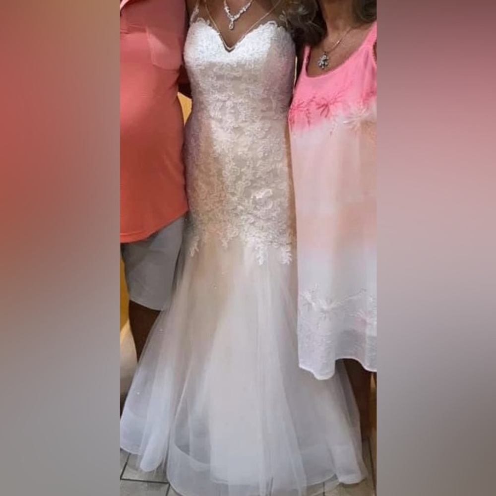 White Strapless Sleeveless Wedding Gown